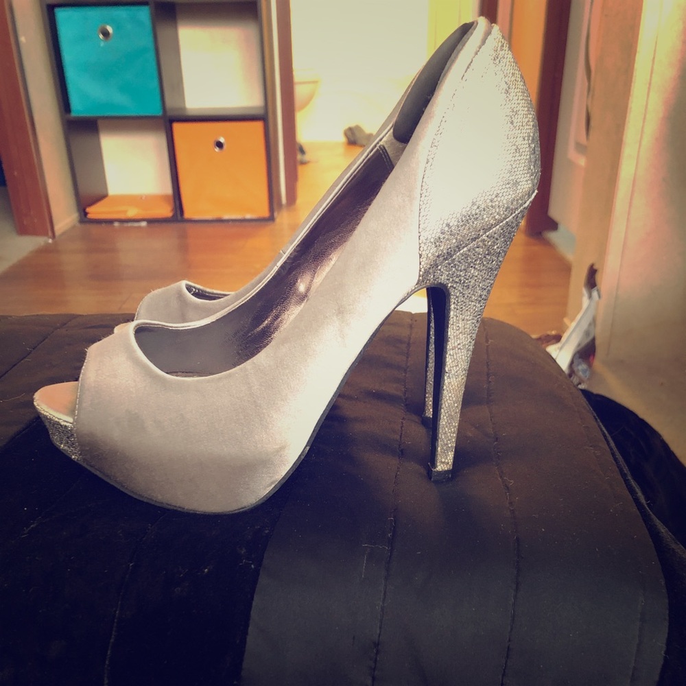 Steve Madden Silver Satin Heels